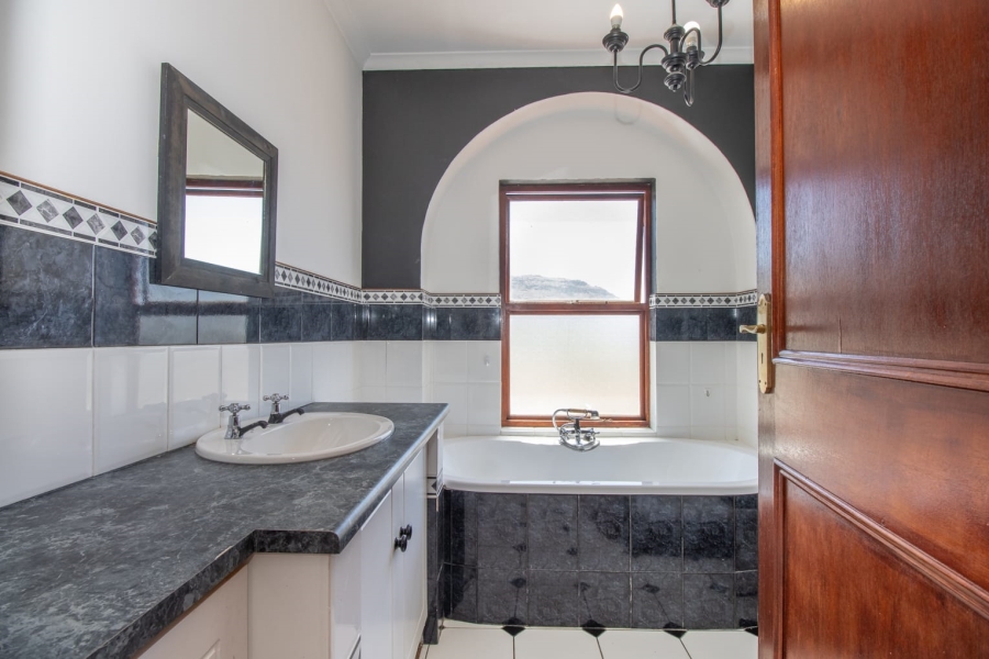 To Let 3 Bedroom Property for Rent in Capri Western Cape